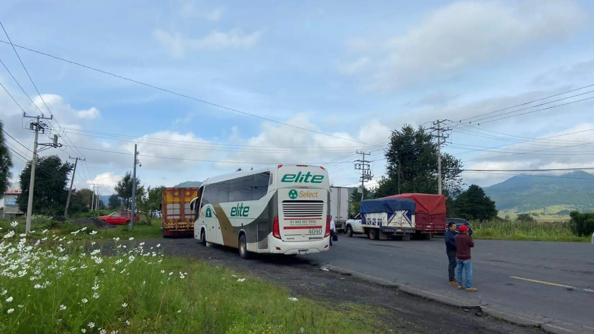 Bloqueo carretero por desaparición forzada de comunero en Aranza